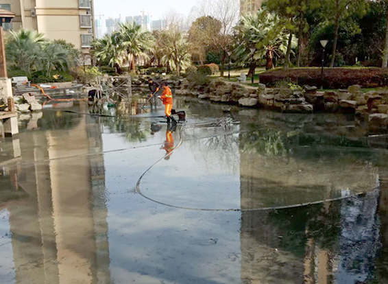 定南景观池淤泥清理