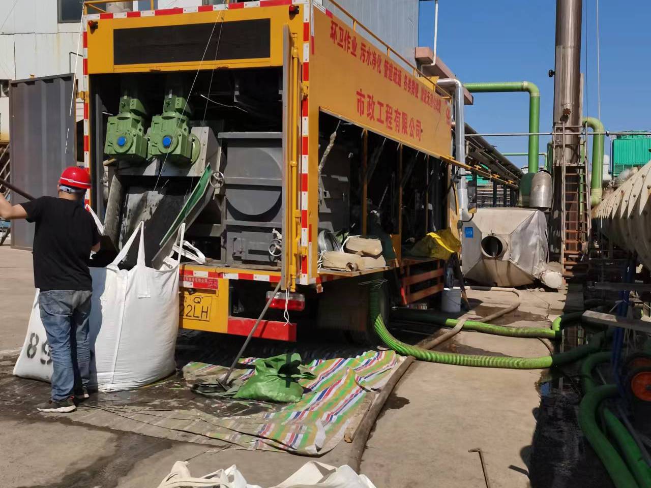 定南淤泥压干处理